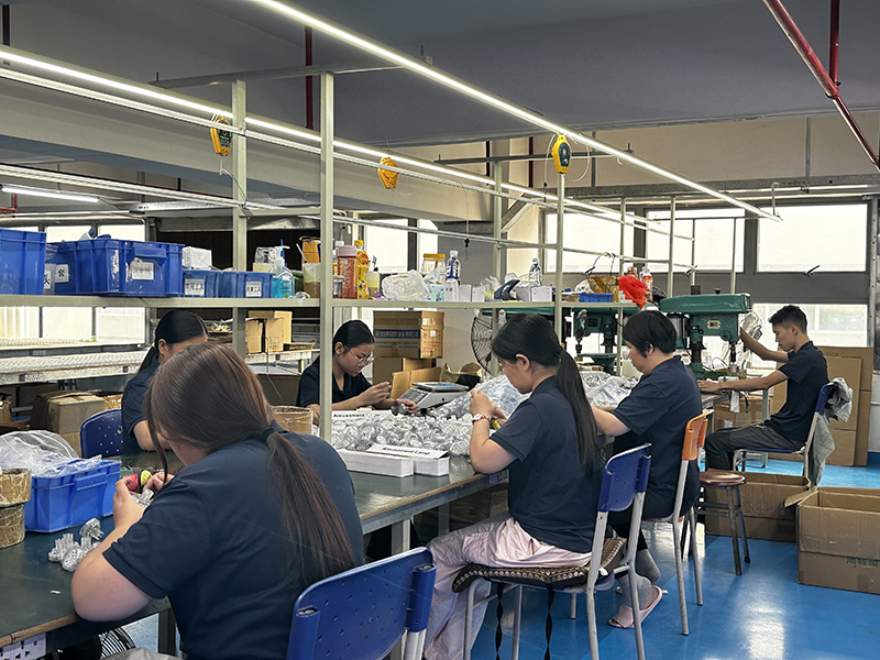 J9集团照明年底冲刺，全力保险全球客户订单交付